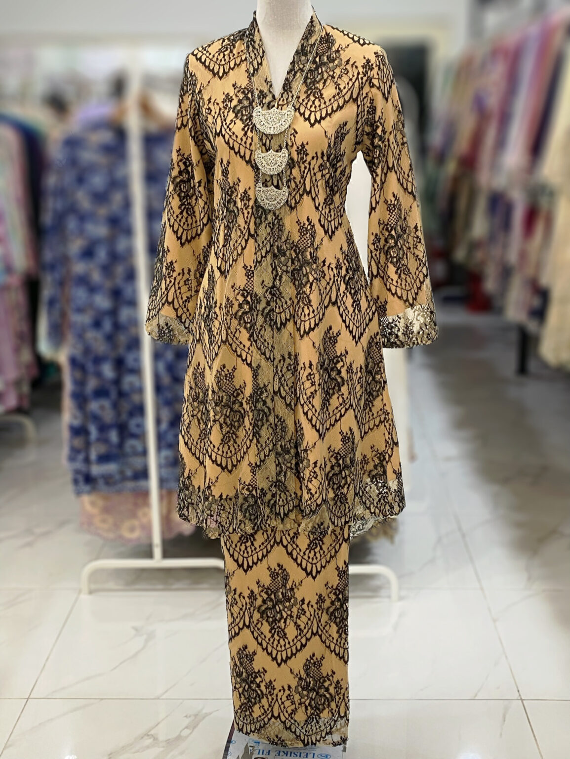 KEBAYA LABUH DANG ANUM LACE - Image 4