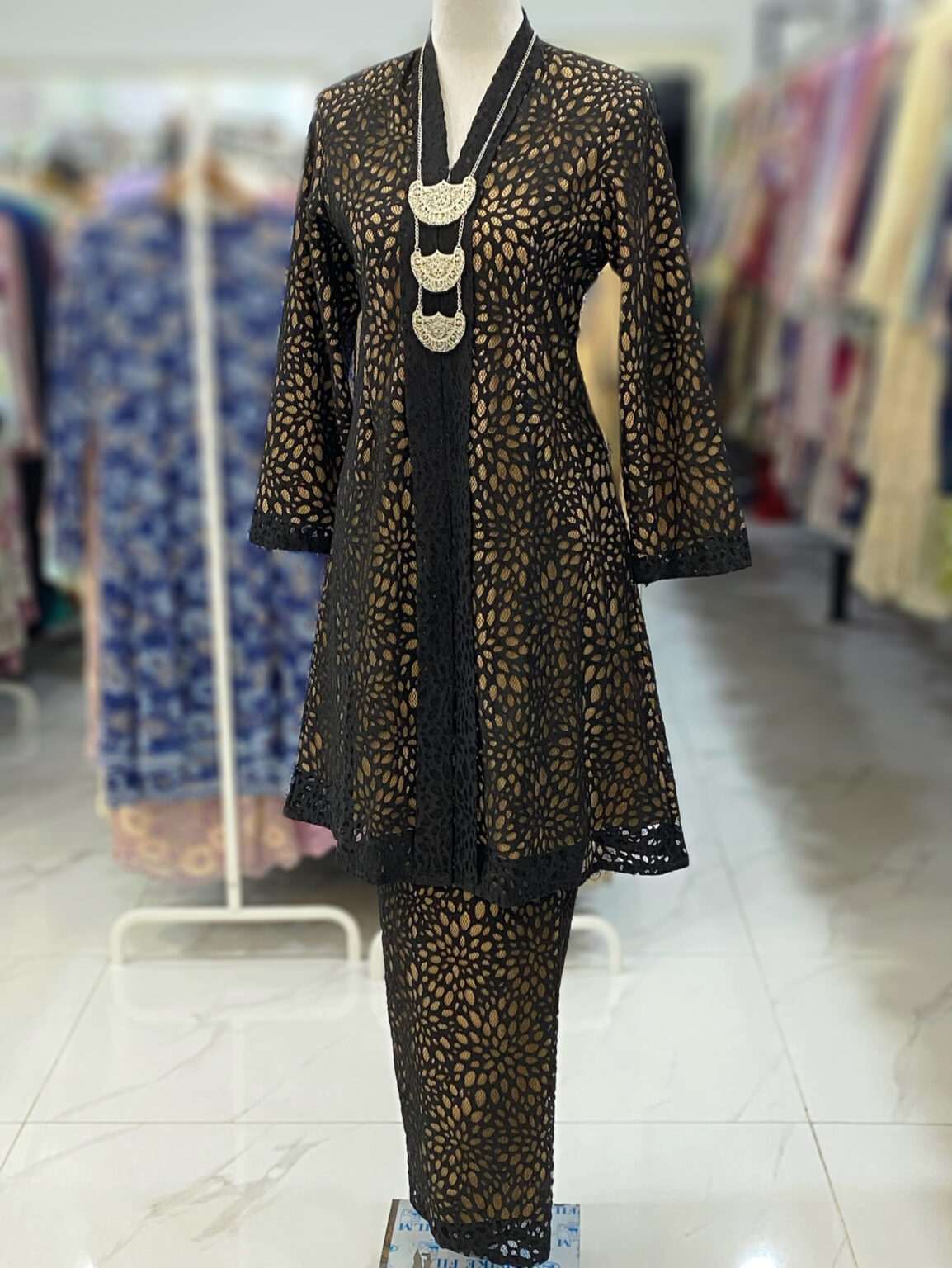 KEBAYA LABUH DANG ANUM LACE - Image 3