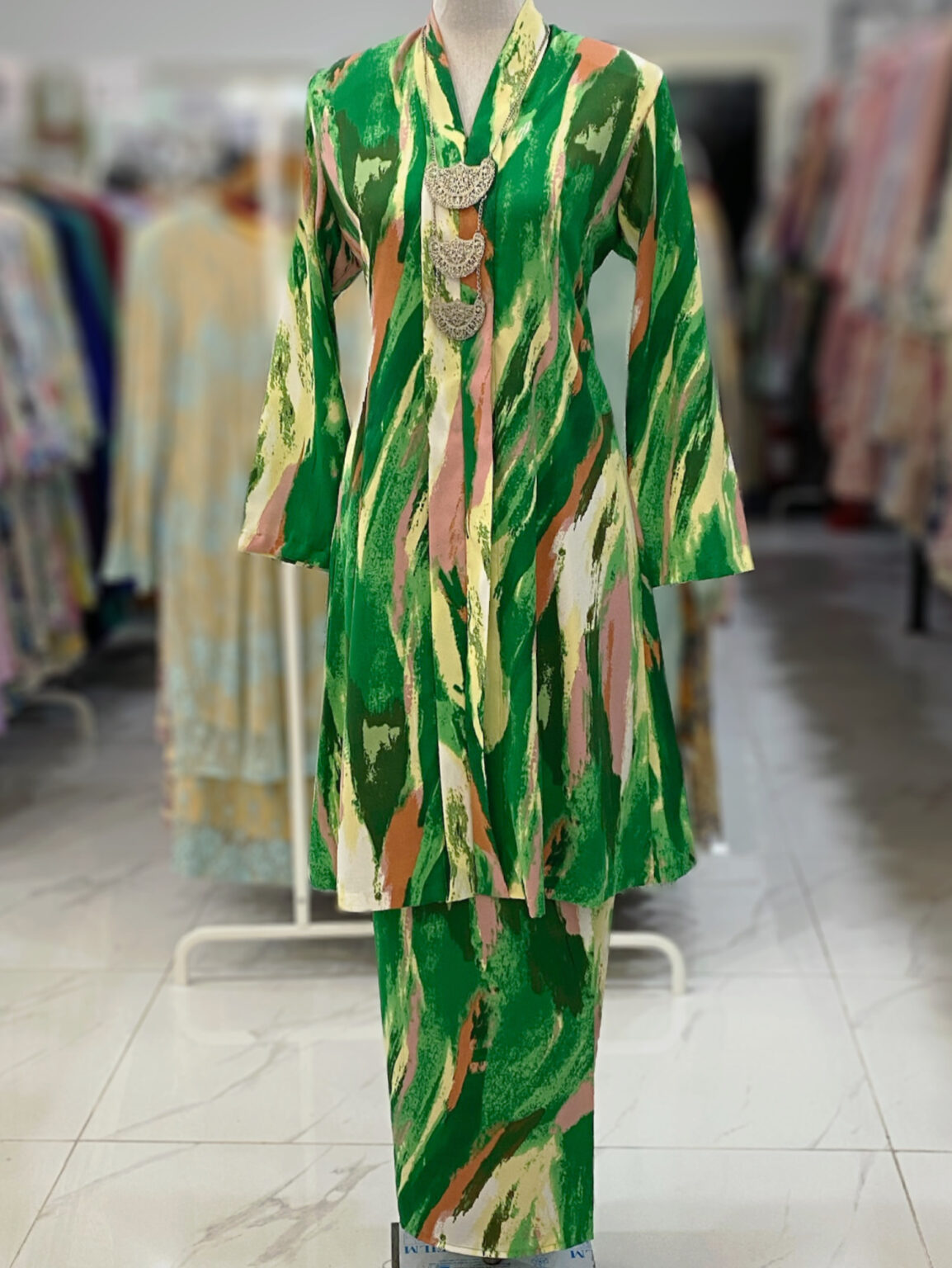 KEBAYA LABUH DANG ANUM - Image 4