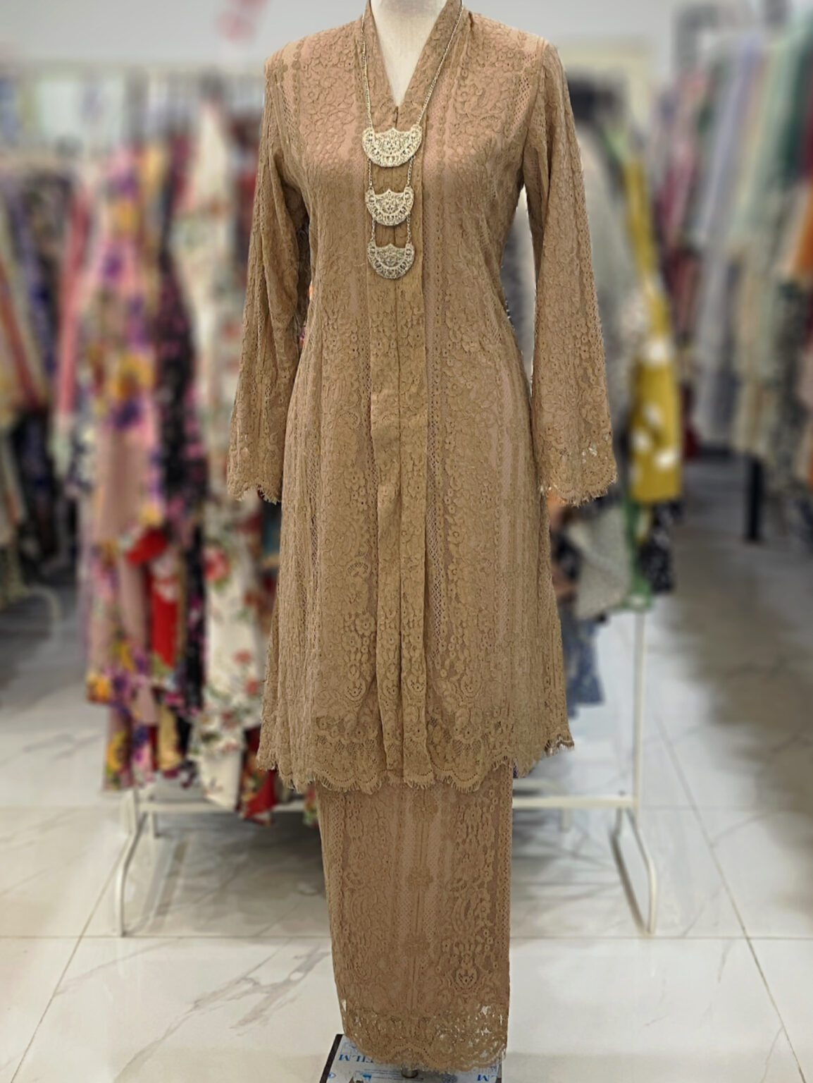 KEBAYA LABUH DANG ANUM LACE TOFFEE