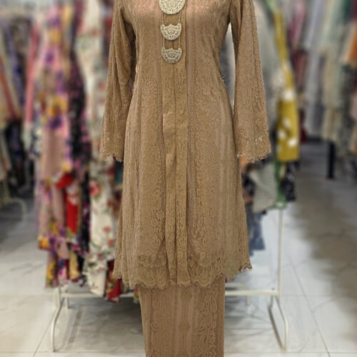 KEBAYA LABUH DANG ANUM LACE TOFFEE