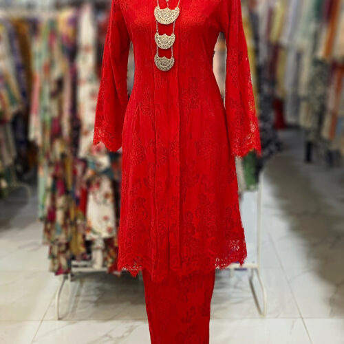 KEBAYA LABUH DANG ANUM LACE CHILLI RED