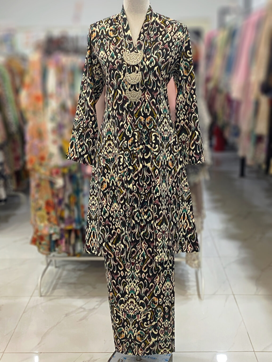 KEBAYA LABUH DANG ANUM PUA KUMBU - Image 4