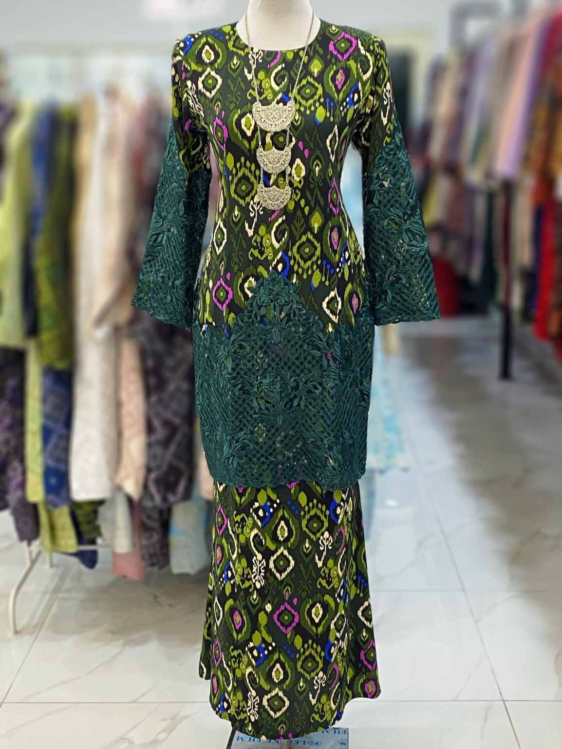 SOFEA KURUNG MODEN PUA KUMBU GREEN