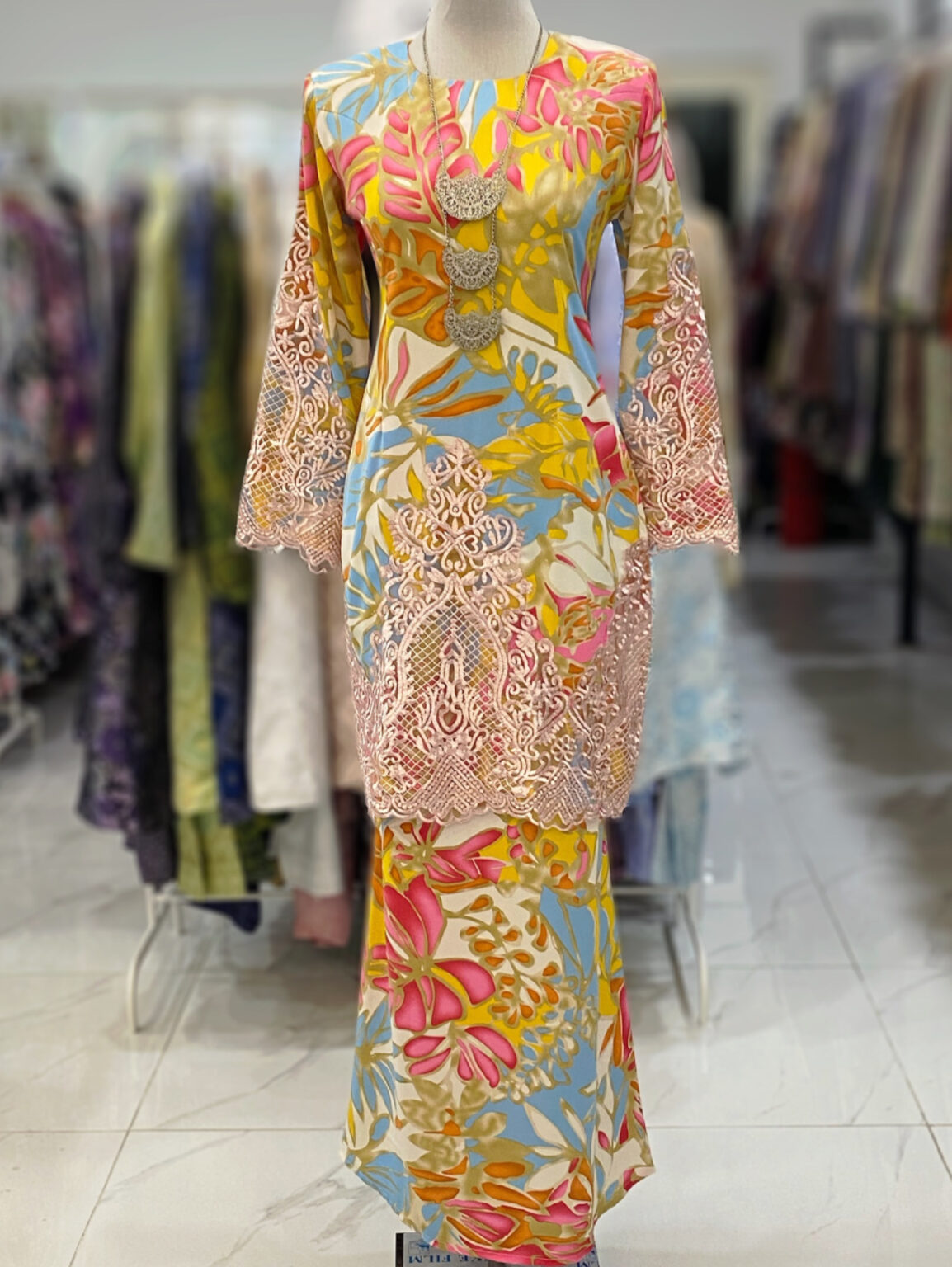 SOFEA KURUNG MODEN WHITE FLORAL
