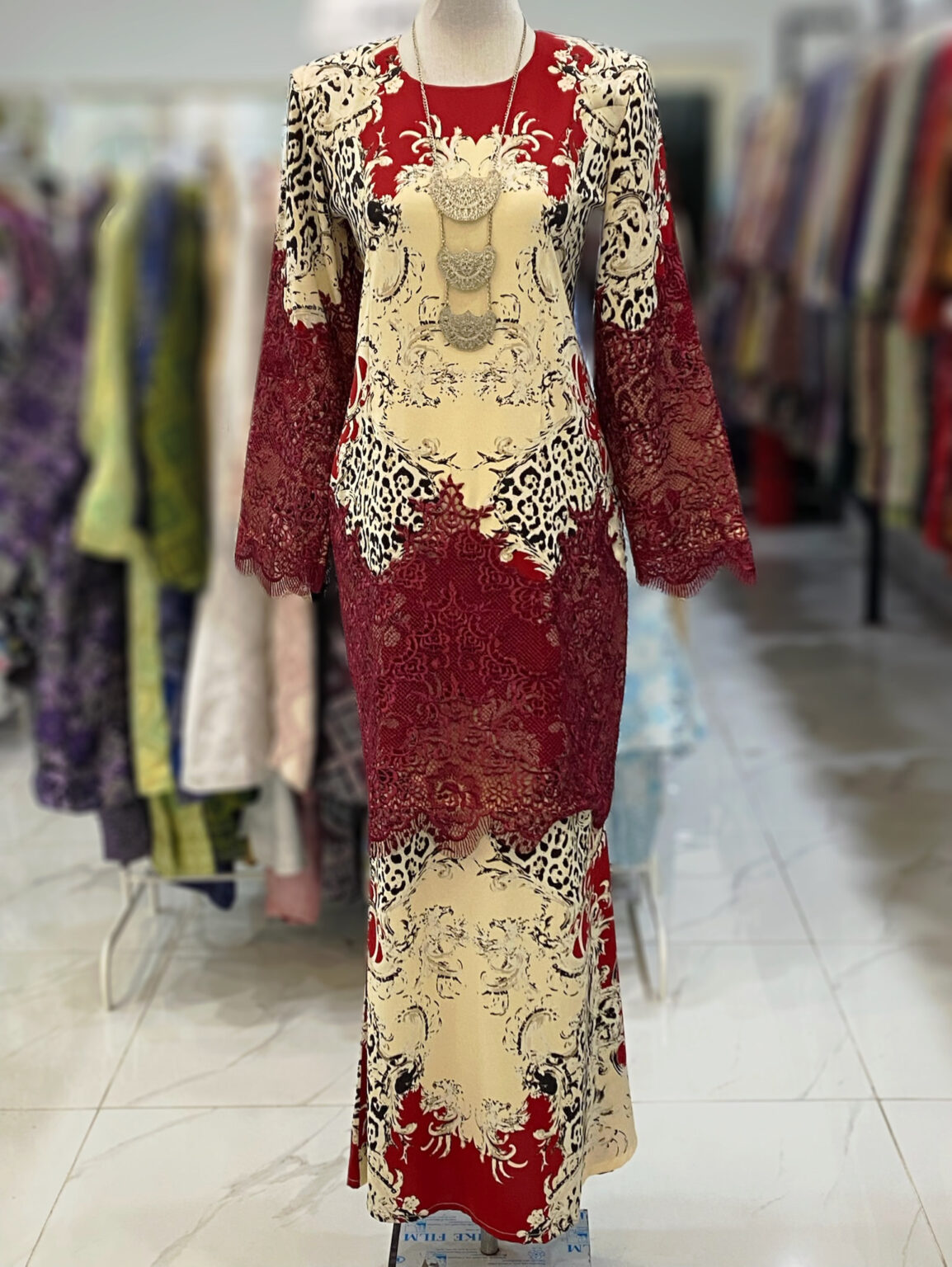 SOFEA KURUNG MODEN RED CREAM