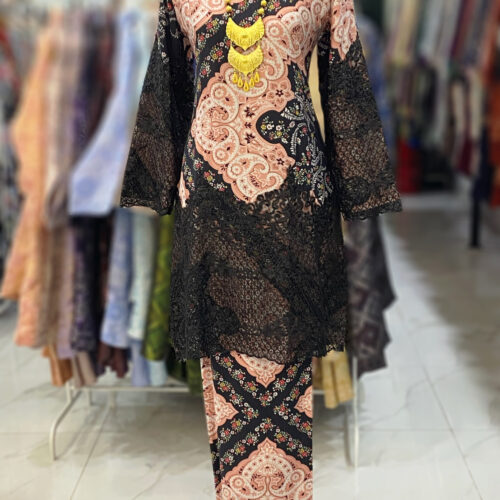 CAMELIA KURUNG BORDER LACE BLACK PEACH