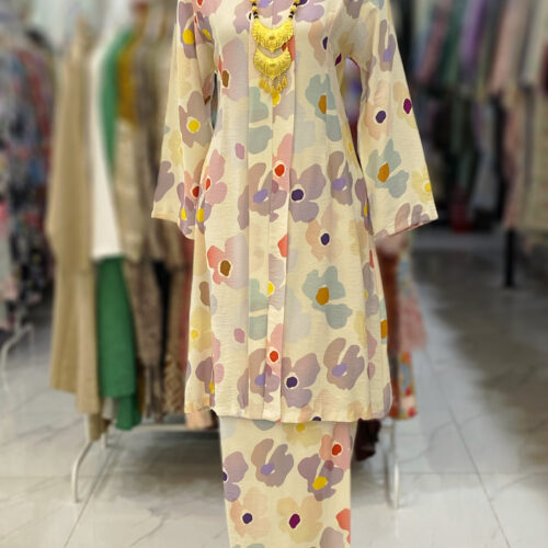 KEBAYA LABUH DANG ANUM FLORAL CREAM