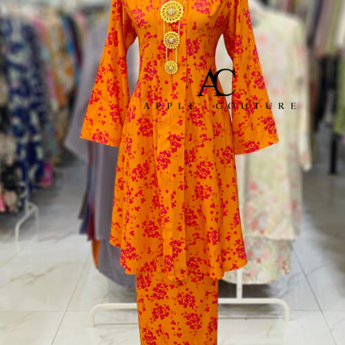 KEBAYA LABUH DANG ANUM KOREAN CREPE BRIGHT ORANGE
