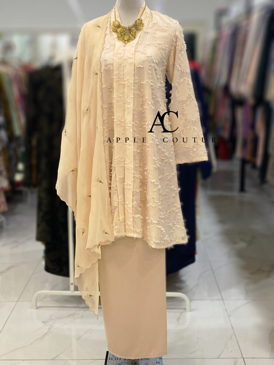 KEBAYA KIAMBANG HALF CHIFFON EMBOSS CREAM
