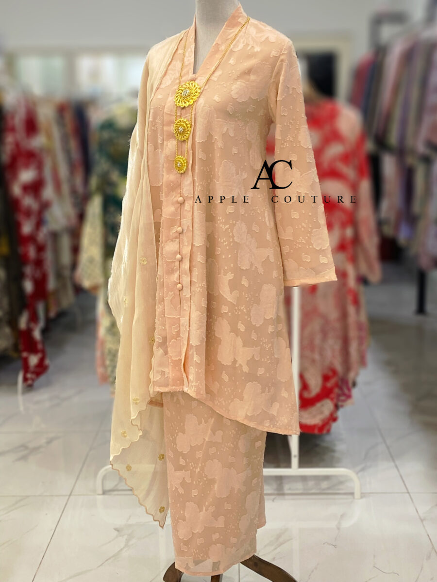 KEBAYA KIAMBANG FULL CHIFFON EMBOSS PEACH