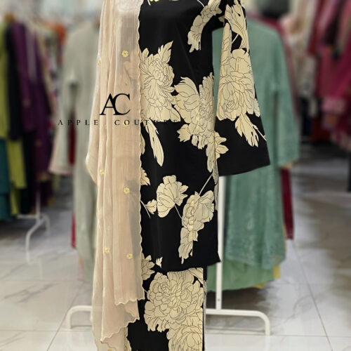 KURUNG PESAK JOHOR CREPE CREAM