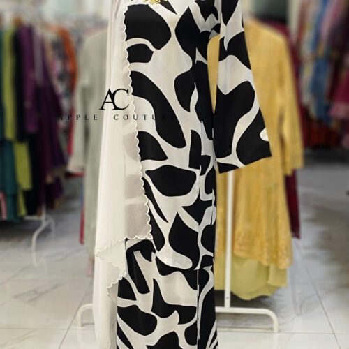 KURUNG PESAK JOHOR CREPE WHITE BLACK
