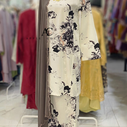 KURUNG PESAK JOHOR CREPE WHITE BLACK