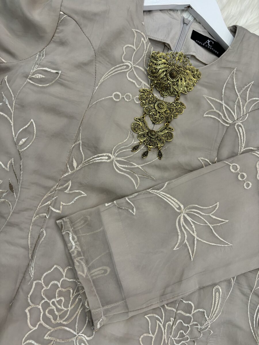 CAMELIA KURUNG LABUH WRINKLES ORGANZA BEIGE - Image 2