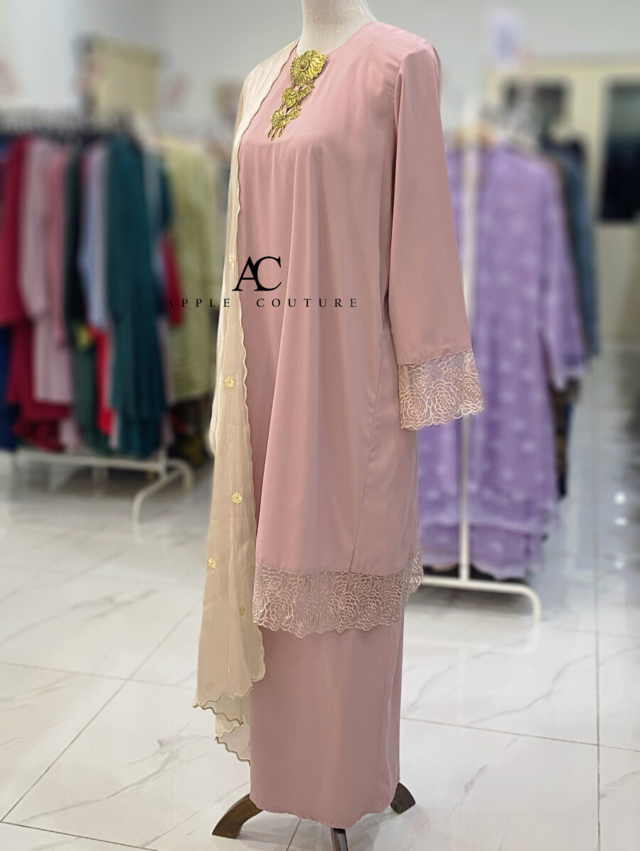 INANG KURUNG SWISS CREPE BORDER LACE