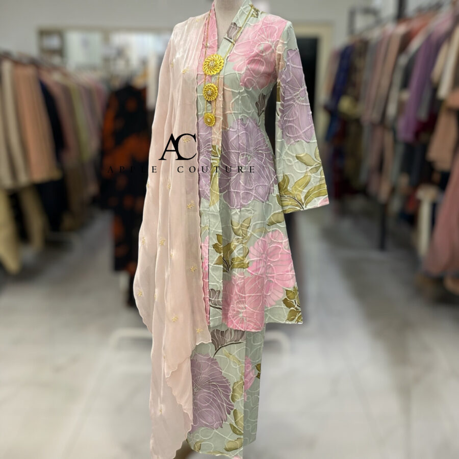 KEBAYA LABUH DANG ANUM MIX COTTON EMBROIDERY