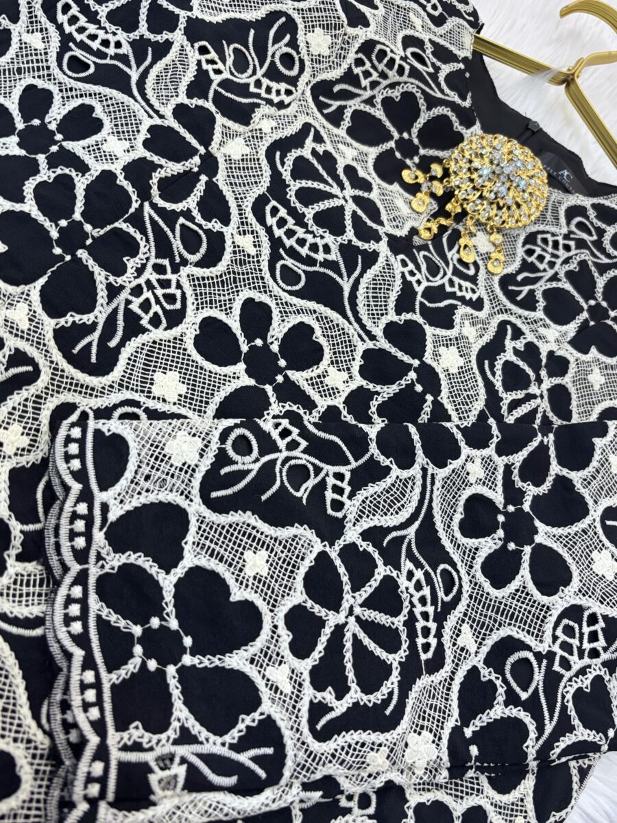 CAMELIA KURUNG PREMIUM GUIPURE LACE BLACK - Image 3